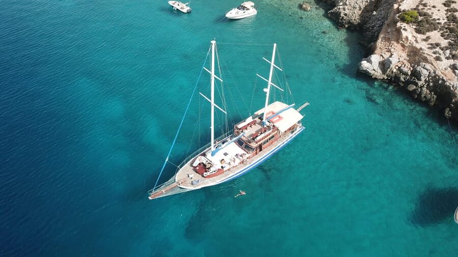 Half-Day Athens Cruise: Swim Stop,Lunch, and Drinks Included - Getting on and off: pickup, timing, and what to bring