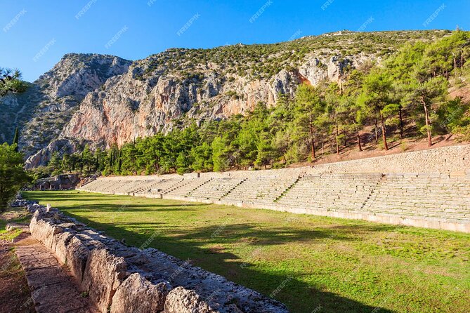 Mercedes Private Tour to Delphi and Arachova - Stop 4: Arachova’s mountain village hour for strolling and shopping