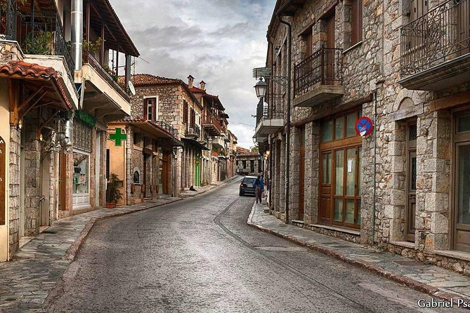 Mercedes Private Tour to Delphi and Thermopylae - Arachova break: a free, easy reset in a mountain village