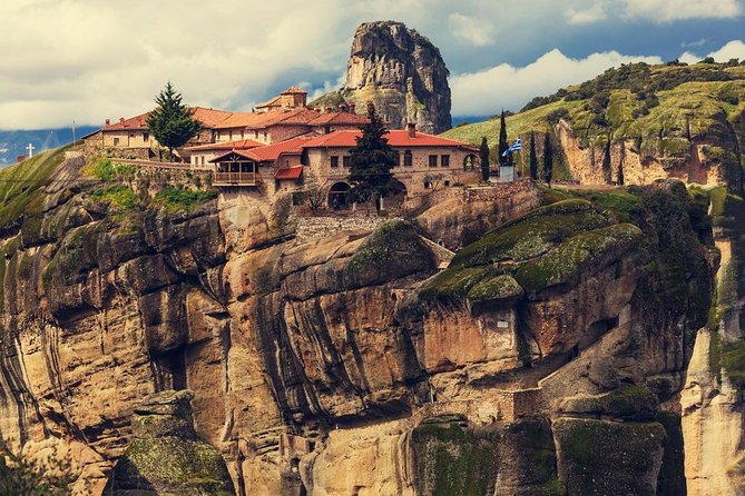 Mercedes Private Tour to Meteora, Delphi and Thermopylae - Kastraki Break and Lunch: A Slow Landing After the Rocks
