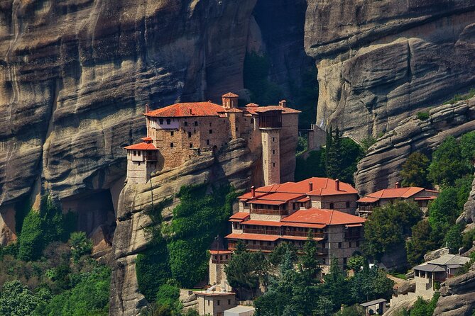 Meteora: A Private Journey to the Monasteries in the sky - Morning Drive North: Farms, Lakes, and the Rocks on the Horizon