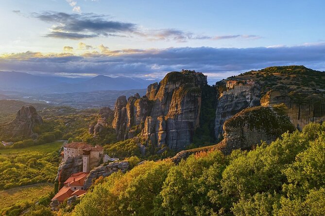 Meteora Monasteries And Thermopylae Private Day Tour - Kastraki and Kalambaka: the base towns where lunch actually happens