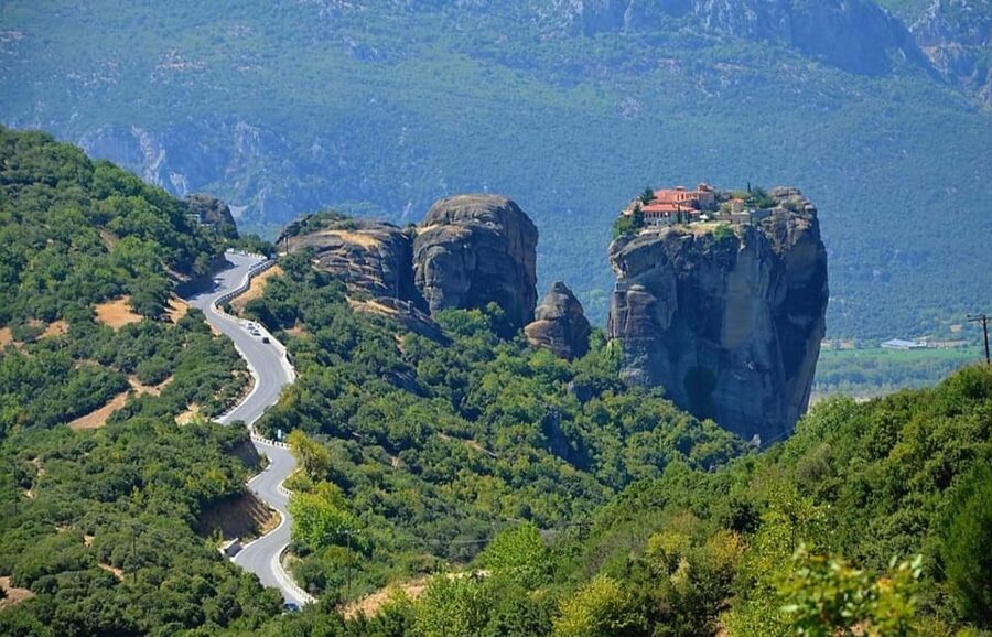 Meteora Monasteries: Full Day Tour from Athens - From Athens Pickup to Kastraki: Your First Taste of the Area