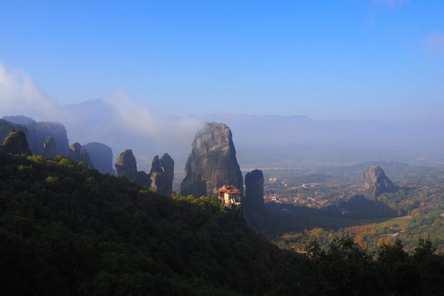 Meteora Monasteries Tour from Athens - The road between Athens and Thessaly: towns you’ll pass and why they matter