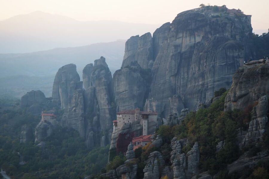 Meteora Monasteries Tour from Athens - Thermopylae and the Hot Gates: the history stop before the views