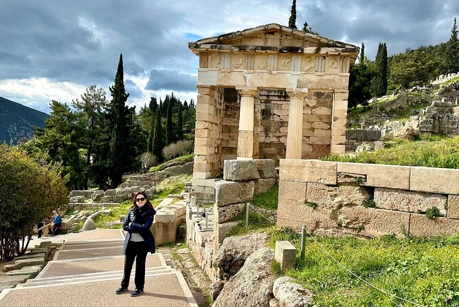 Mystical Delphi & Hosios Loukas Byzantine Wonder Luxury Day Tour - Delphi Arrival: The Independent Walk That Lets You Set Priorities