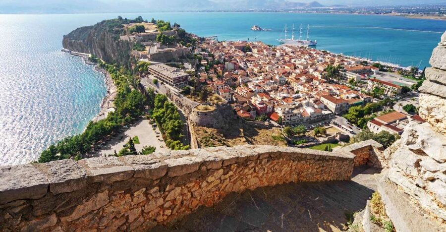 Nafplio full day tour - Corinth Canal photo stop: 15 minutes of payoff
