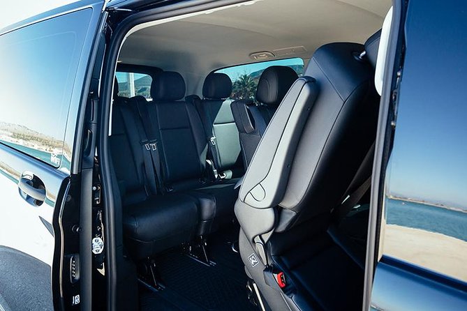 Nafplio-To Athens Airport-Private Minivan up to 7 pax - Meet your driver: name card, pickup moments, and calm starts