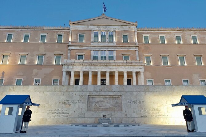 Night Tour of the City of Athens with Guide in Spanish - Price and logistics: why $27.51 feels fair