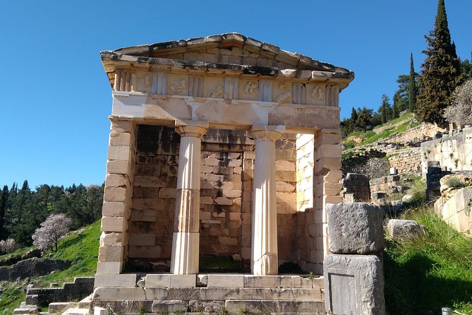 Private Delphi and Hosios Loukas Monastery - Great Lunch and Drinks Included - Getting out of Athens: the payoff of a private ride