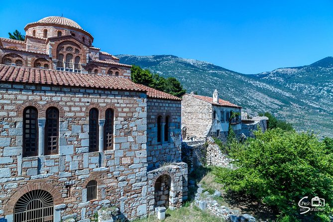 Private Delphi and Hosios Loukas Monastery - Great Lunch and Drinks Included - Local lunch and drinks: why it changes the whole tone