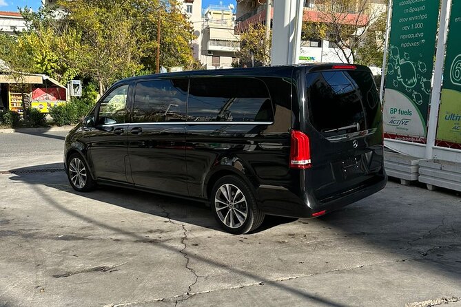 Private Transfer Piraeus Port to Athens Airport - Inside the car: A/C, bottled water, and Wi‑Fi that actually helps