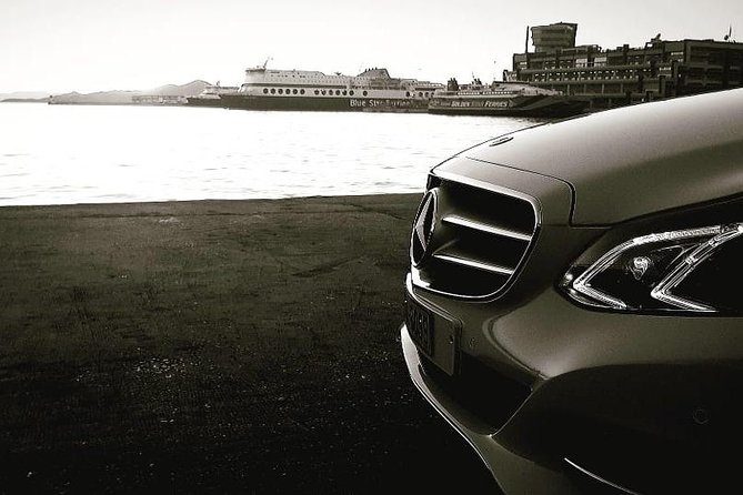 Private transfer Port - Athens - The ride itself: luxury car or business minivan, plus “arrive-ready” perks