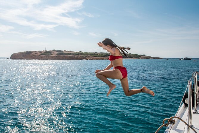 Sail the Athenian Coastline on a Catamaran with Meal & Wine - Stop 1: Nisís Idhroúsa for an uninhabited island swim