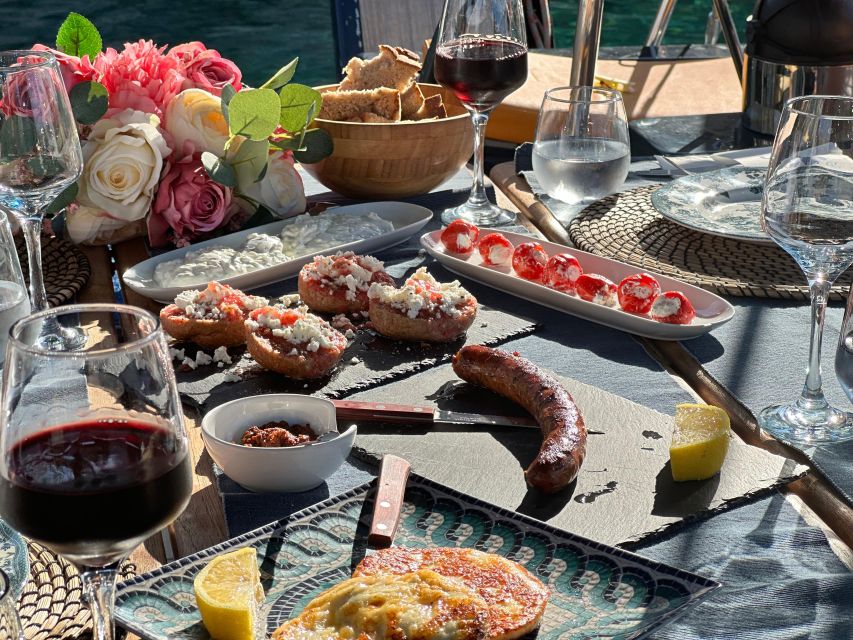 Sailing & gastronomy experience across the Athenian Riviera - Who this sailing and gastronomy cruise suits best