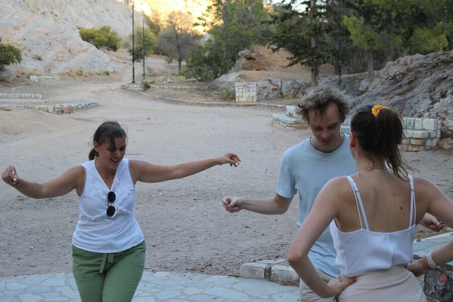 Steps to tradition: Greek traditional dances in Athens - The teaching flow: what the 2.5 hours feels like