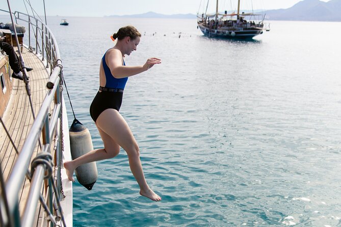Sunset Dinner Cruise: Sunset, Swim, Drinks, and Dinner Onboard - Sunset Timing on the Water: Best Use of Your 5-Hour Window