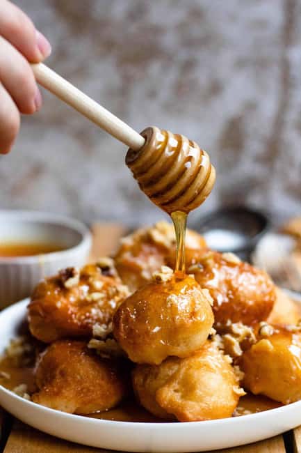 Taste Authentic Greek Flavors – Food Tour in Athens - Stop 7: Loukoumades—the honey-and-cinnamon finish