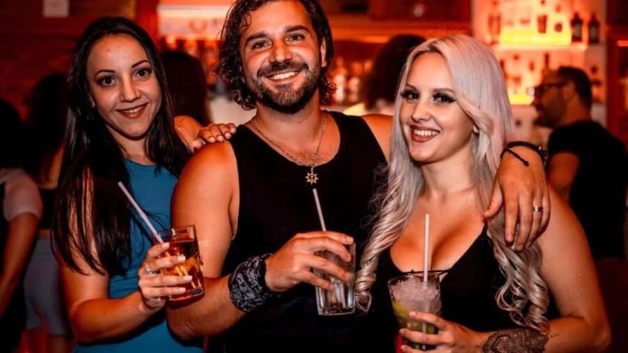 The Original Athens Pub Crawl With VIP Club Entry - Who should book the Original Athens Pub Crawl