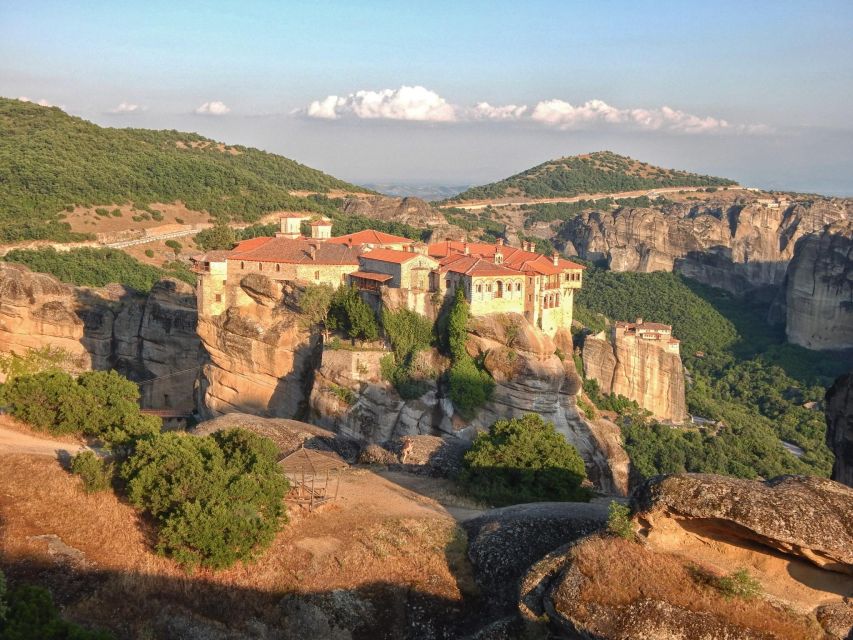 Thermopylae, Meteora and Delphi Full Day Tour - The road stop at Distomo and returning to Athens