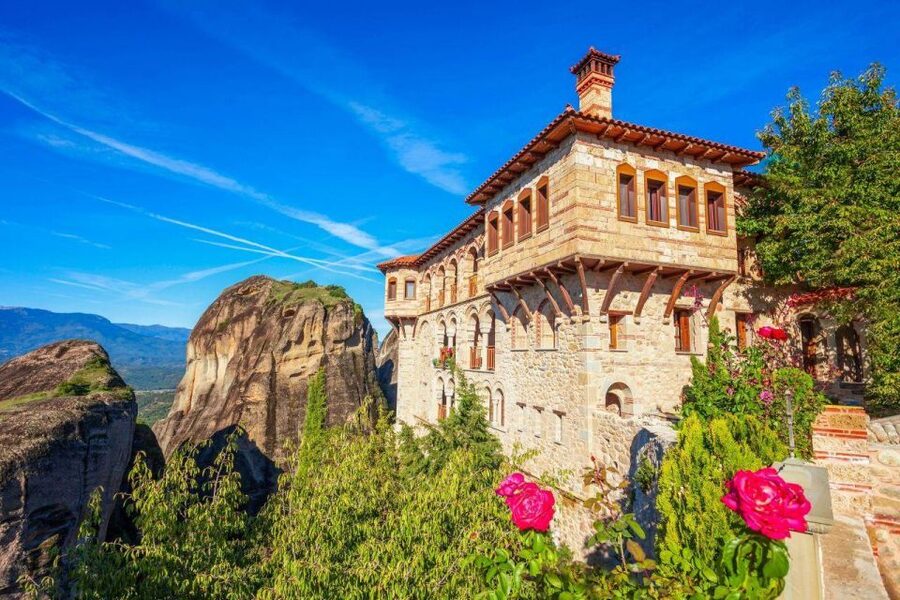 Thermopylae, Meteora and Delphi Full Day Tour - Food and extras: snacks all day plus dinner at the end