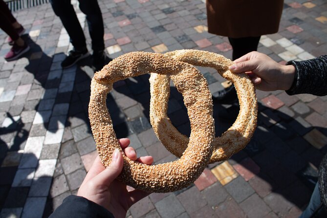 Traditional breakfast in markets with olive oil and honey tasting - Athinas 41 meeting point: the easiest place to start