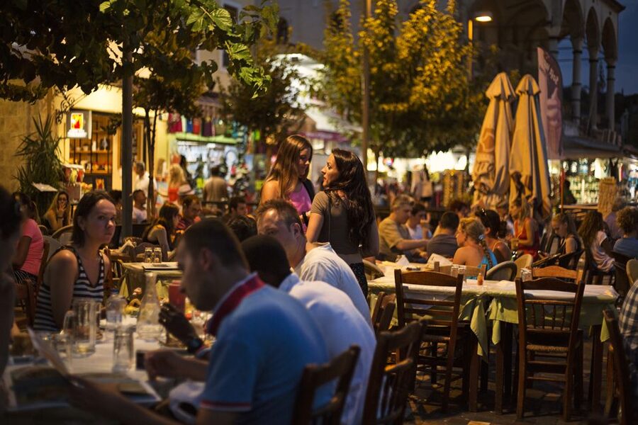 Twilight Athens Tour inc. rooftops, tastings & 3 drinks - Twilight Athens: Why this tour works at night