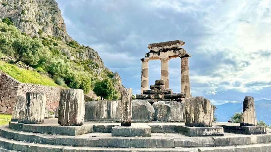 Visit Delphi & Meteora Monasteries Full Day Private Trip - The Thermopylae connection: what the drive helps you understand
