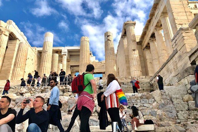 Visit of the Acropolis with an official guide in Spanish - The guide experience: why Spanish explanations work so well